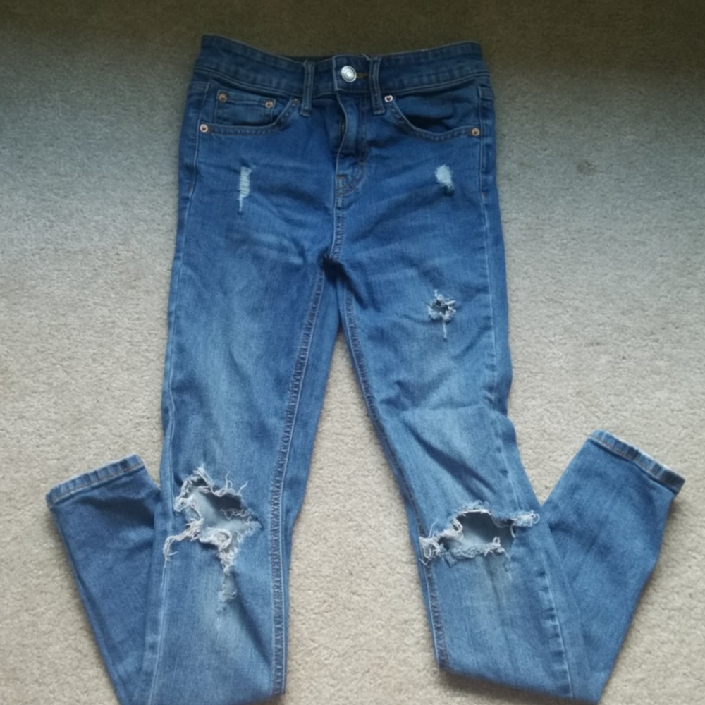 Super cute ripped jeans